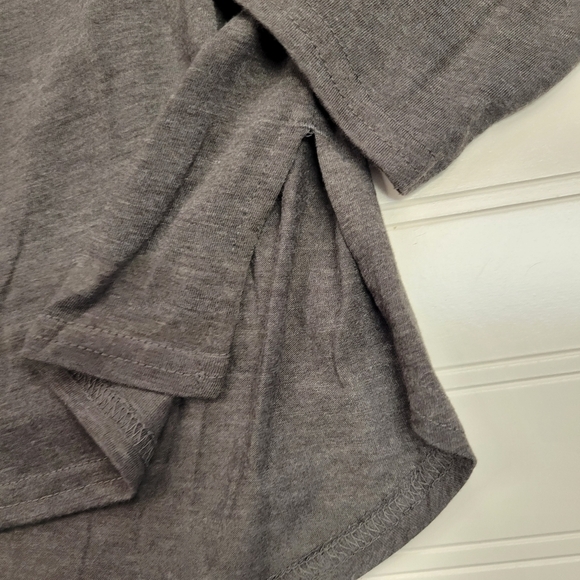 Prana Nitty Split V-Neck Ruffle Detail Long Sleeve Tee Shirt Top Size Small - Picture 4 of 7